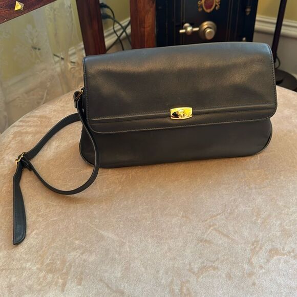 Etienne Aigner Leather Classic Handbag EUC - Picture 1 of 9